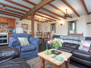 Open plan living space | The Roundhouse - Higher Tresmorn Cottages, Tresmorn, Bude