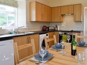 Kitchen with dining area | Easter Rattray Cottages: Clayhills Cottage - Easter Rattray Cottages, Blairgowrie