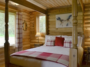 Relaxing four poster bedroom | Lepus Lodge, South Carlton, near Lincoln