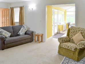 Spacious living room | Hazelnut Cottage - Holystone Estate, Farnham, near Rothbury