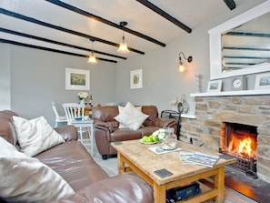 Delightful living/ dining room | Fran’s Cottage, Mevagissey near St. Austell