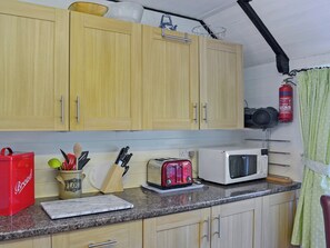 Generous sized kitchen | Kilcummer Stables, Tintagel
