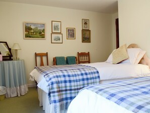 Spacious tiwn bedroom | Tigh Na Bruaich, Keltneyburn, by Aberfeldy