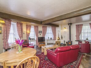 Open plan living/dining room/kitchen | Tinkerbell, Glenprosen, by Kirriemuir
