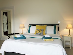 Bedroom with zip and link super kingsize bed  | Bookkeeper’s Place, Bakewell