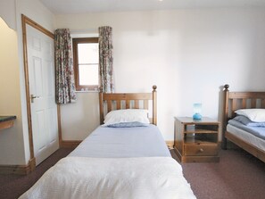 Twin bedroom | Seacrest Cottage, Pendine