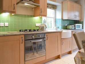 Well-equipped kitchen | Bridge House, Helmsley