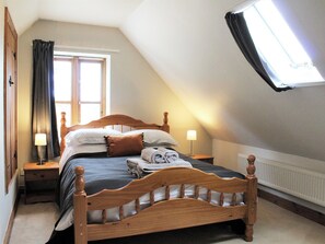 Double bedroom | Dusty&rsquo;s Stable - Home Farm, Ebrington, near Chipping Campden