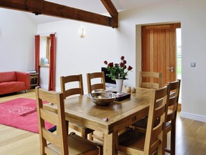 Living room/dining room | Ty Hir, Aberdaron, Pwllheli
