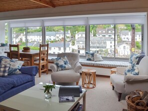 Spacious and airy living space with commanding view over the creek | Topsail, Noss Mayo