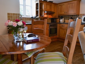 Open plan living/dining room/kitchen | Thimble Cottage, Hartland