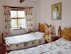 Twin bedroom | Cruck End, Crackenthorpe, Appleby