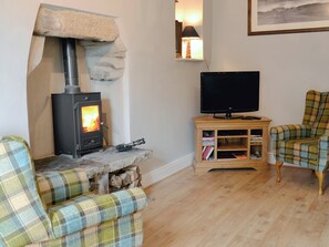 Comfy open plan living space with wood burner | Holly Bank Cottage, Giggleswick, near Settle