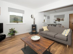 Spacious living and dining room | Rosdail, Inverinate, near Kyle