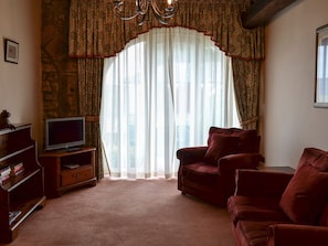 Living and dining area | Aubretia Trail - Akeld Manor, Akeld, Wooler