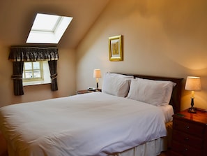 Double bedroom with en-suite shower room | Aubretia Trail - Akeld Manor, Akeld, Wooler