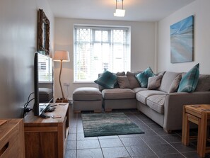 Welcoming living room | Wendon, Criccieth, near Porthmadog