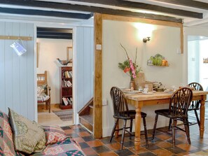 Charming living room/dining room | Gerlan, Tregaron