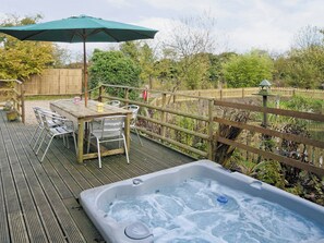 Sitting-out-area with hot tub| Hidden Garden Cottage, Wainfleet, nr. Skegness