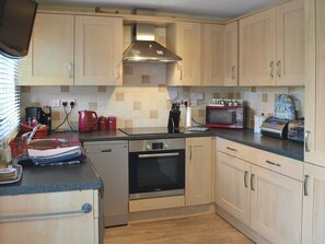 Well equipped kitchen | Fishers Cottage, Seahouses