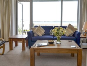 Light and airy living room | West Lawn, Rhosneigr, Anglesey