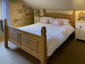 Kingsize bedroom | Finkle Barn, Great Fryupdale