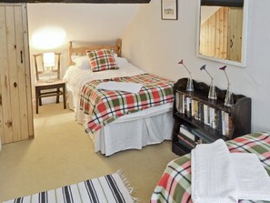 Twin bedroom | Graig, Penmon, Beaumaris, Anglesey