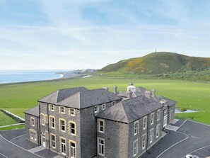 First floor apartment located in a grade II listed mansion house | Plas TanybwlchValley View, Plas Tanybwlch - Sea View - Plas Ta, Rhydyfelin, ne