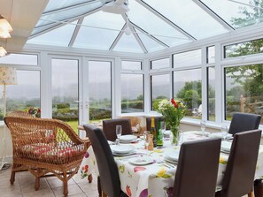 Conservatory and dining room | Tegfan, Llangenny, near Crickhowell