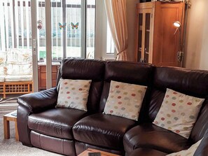 Living room/dining room | Tir Nani Ogg, Towyn, near Rhyl