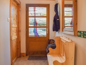 Hallway with stained glass front door | The Roundel, Balmullo, near St Andrews
