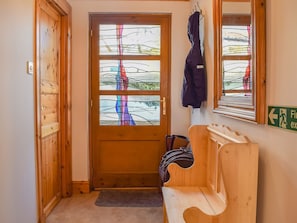 Hallway with stained glass front door | The Roundel, Balmullo, near St Andrews