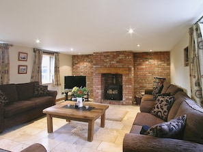 Living room/dining room | Bridge Farm Holiday Cottages - The Granary, Brigham