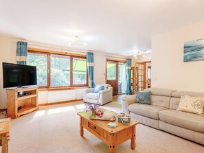 Living area | Glen View of Enrick House, Balnain near Drumnadrochit