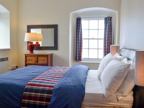 Comfortable double bedroom | Fisher - The Admirals House, Ilfracombe