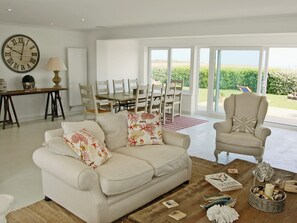 Living room/dining room | The Lookout, Port Gaverne, nr. Port Isaac