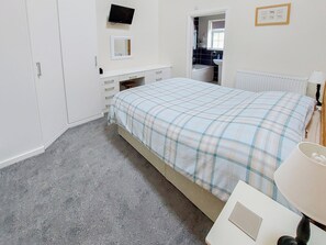 Double bedroom | Peacock Barn, Timberland, near Woodhall Spa