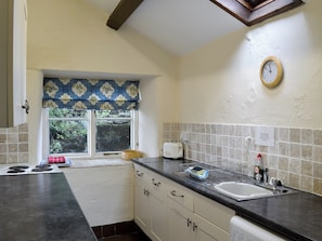 Well equipped kitchen | Crogen Bryn Awel, Bala