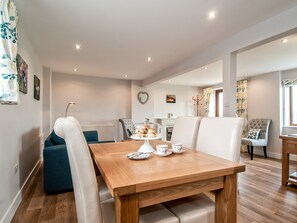 Living room/dining room | Silver Birch Lodge, Horsley, nr. Stroud