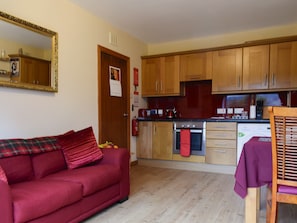 Kitchen and dining area | St Andrews Hideaway, St Andrews