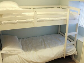 Cosy bunk bedroom | Nutmeg Cottage, Tideswell, near Buxton