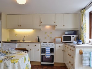 Kitchen/diner | Pear Tree Cottage - Goodmoor Cottages, Wyre Forest, near Bewdley