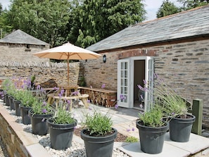 Sitting-out-area | Game Larder Cottage, Washaway, nr. Bodmin