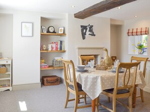 Spacious dining room | Blackcurrant Cottage at Stanton Ford Farm, Baslow, near Bakewell