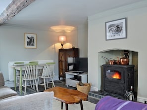 Vintage country style living/dining room | The Cider Barn, Combe, near Presteigne