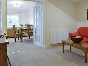 Additional seating within the hallway | Cedar Lodge - Rousland Cottages, Linlithgow