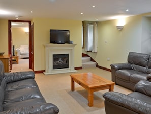 Living room/dining room | Barfield Holiday Cottages - Cherry Tree Cottage, Canworthy Water, nr. Crackington Haven