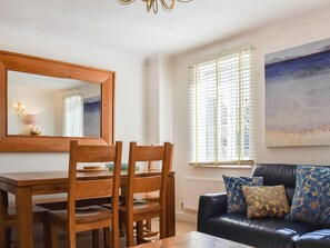 Comfortable living/dining room | The House on the Green, Chipping Norton