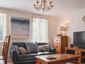 Comfortable living/dining room | The House on the Green, Chipping Norton