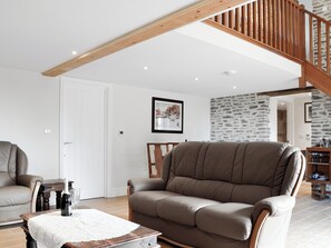 Light and airy open plan living space | Bwthyn Y Bugail, Felindre, near Swansea
